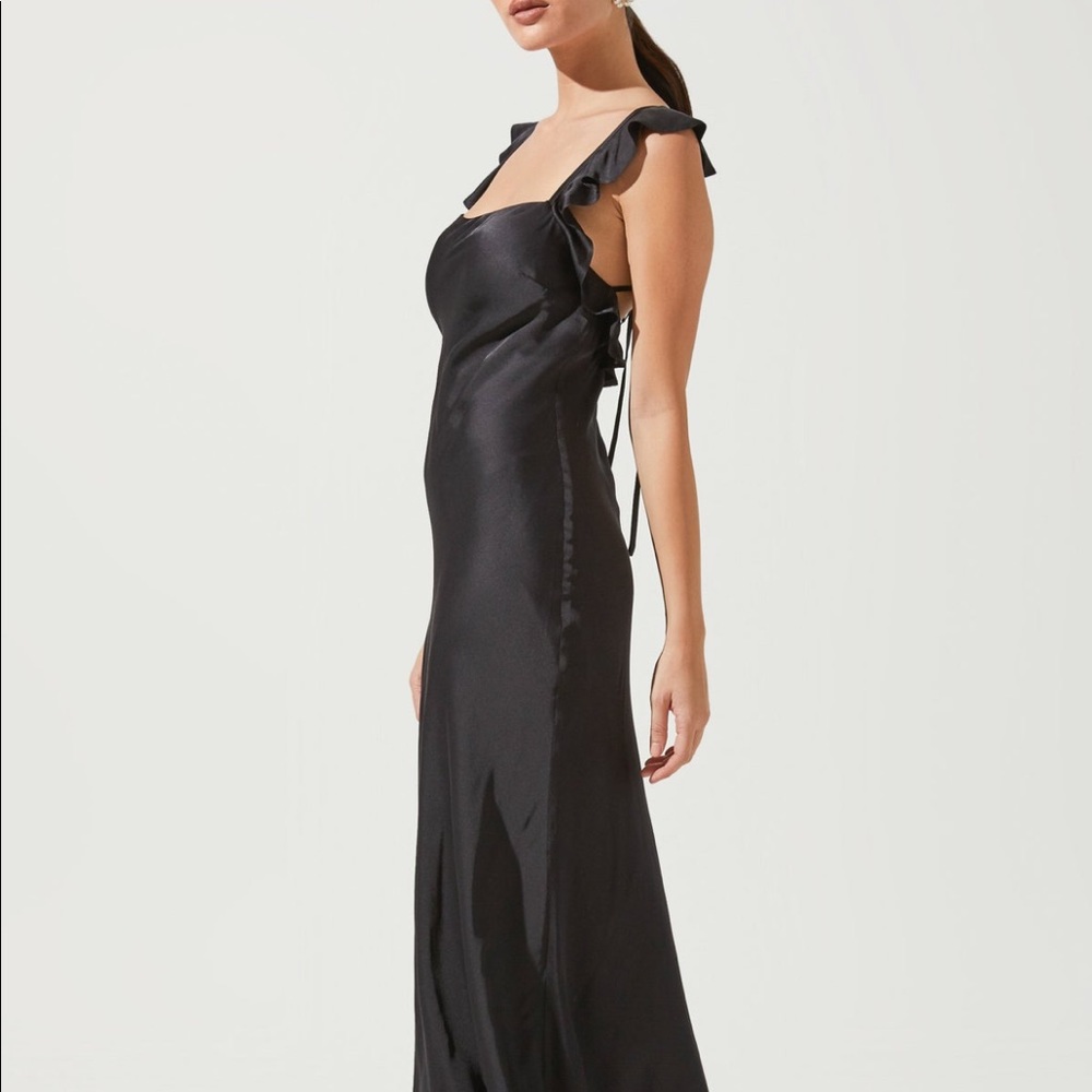 ASTR The Label RINA RUFFLE STRAP MIDI DRESS - Black - Picture 2 of 5